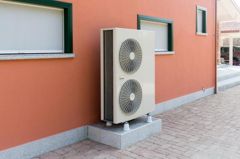 Pompe à chaleur air/air ou air/eau, quel choix selon le logement ?